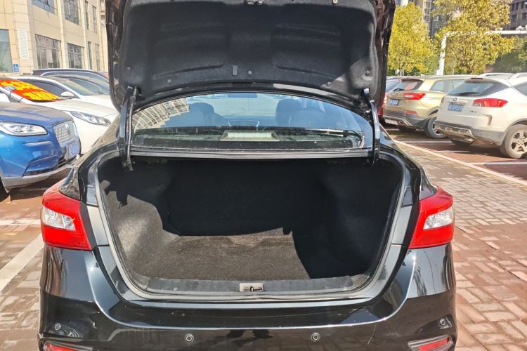 日产 轩逸 2022款 经典 1.6XE CVT舒适版机舱底盘23