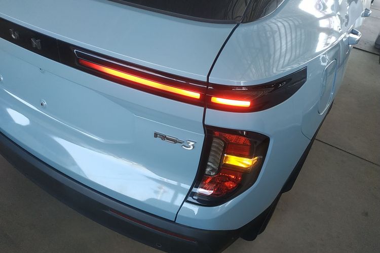 宝骏RS-3 2020款 1.5L 手动24小时在线豪华型车身外观9