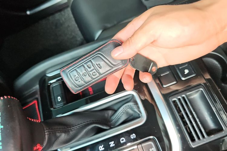 广汽传祺 传祺GS8 2017款 320T 两驱豪华智联版（七座）中控内饰11