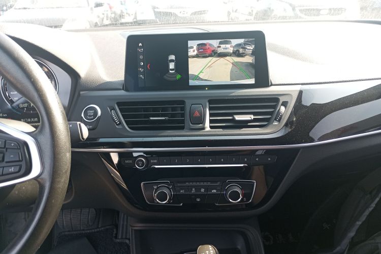 宝马1系 2019款 118i 时尚型中控内饰16