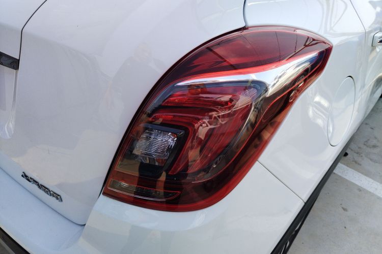 别克 昂科拉 2017款 18T 自动两驱都市精英型车身外观9