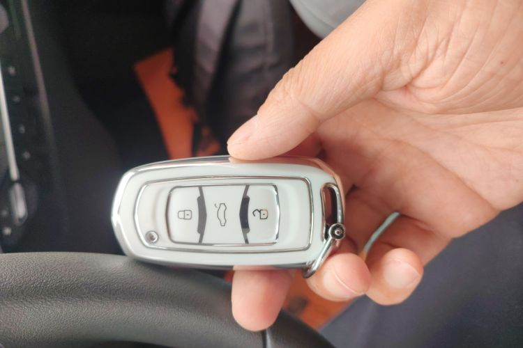 吉利银河 2023款 熊猫mini 120km 超萌熊中控内饰7001