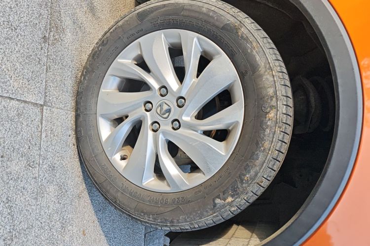 北汽威旺S50 2016款 1.5T 手动欢动舒适型车身外观10