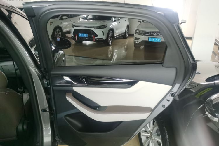 比亚迪 秦PLUS 2024款 荣耀版 DM-i 55KM领先型中控内饰45