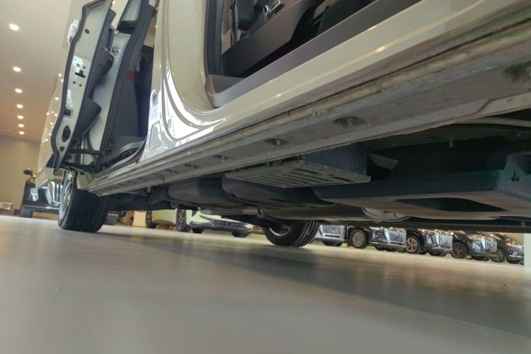 红旗HQ9 2023款 2.0T 智联旗享版局部细节9001