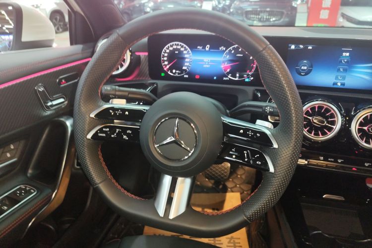 奔驰A级 2024款 改款 A 200 L 时尚型中控内饰13