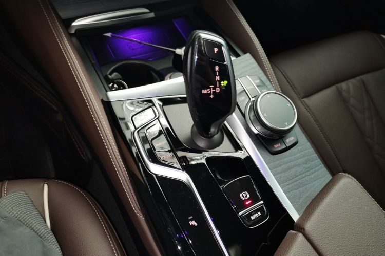 宝马5系 2022款 改款 530Li 领先型 M运动套装局部细节18