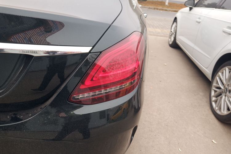 奔驰C级 2021款 C 260 L 运动版车身外观9