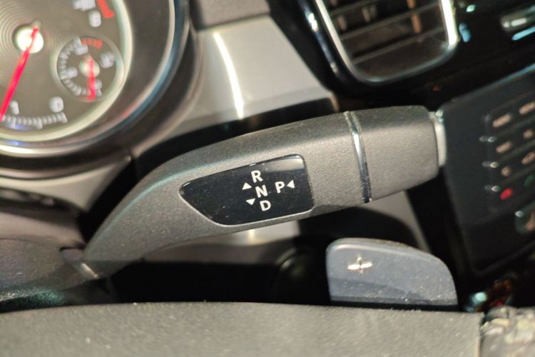 奔驰GLE轿跑 2018款 GLE 320 4MATIC 轿跑SUV中控内饰18