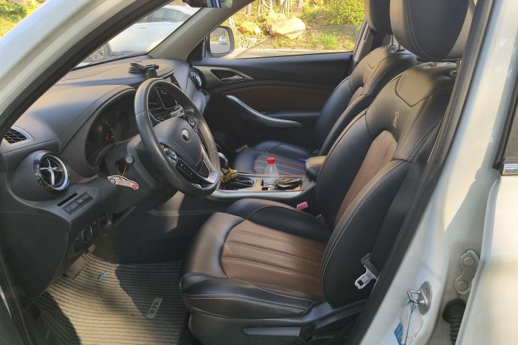 比亚迪 宋 2016款 盖世版 1.5TID 自动精英型局部细节19