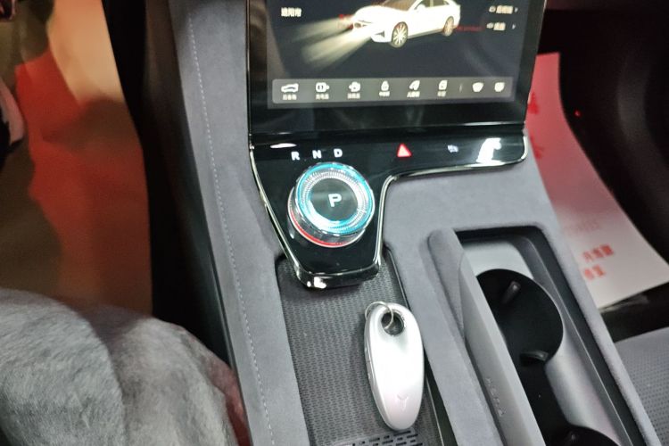 岚图汽车 岚图追光 2024款 PHEV 四驱超长续航行政版中控内饰18