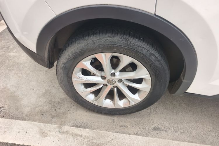 中华V3 2015款 1.5L 手动智能型车身外观6008