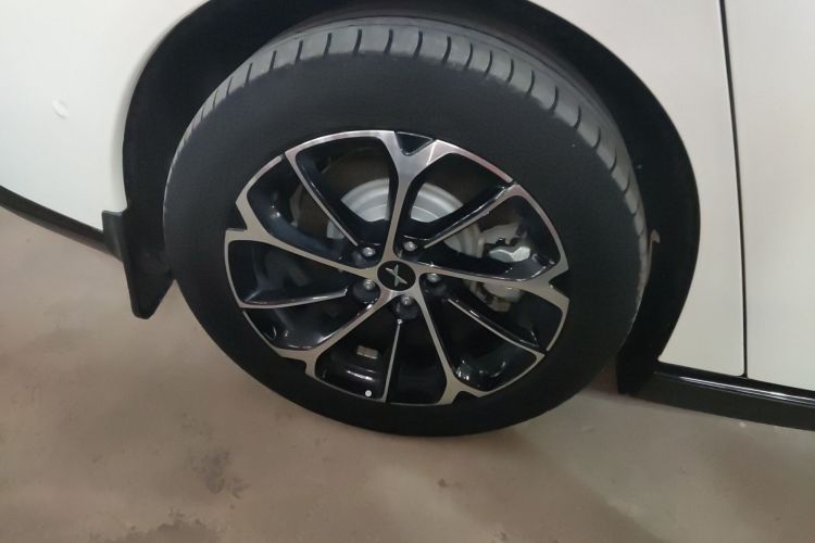 小鹏P7 2023款 586E车身外观6008