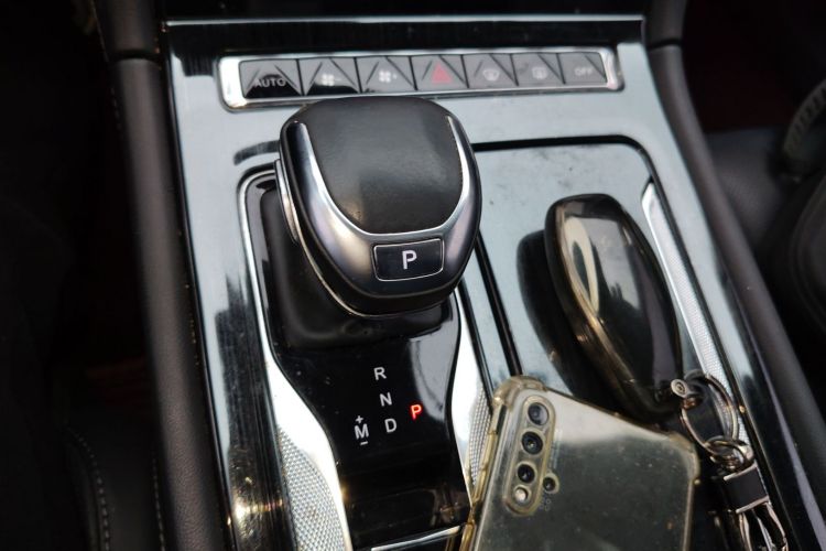 红旗H5 2023款 2.0T 自动智联旗畅版中控内饰18