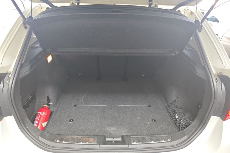 宝马X1 2015款 sDrive18i 时尚晋级版机舱底盘23