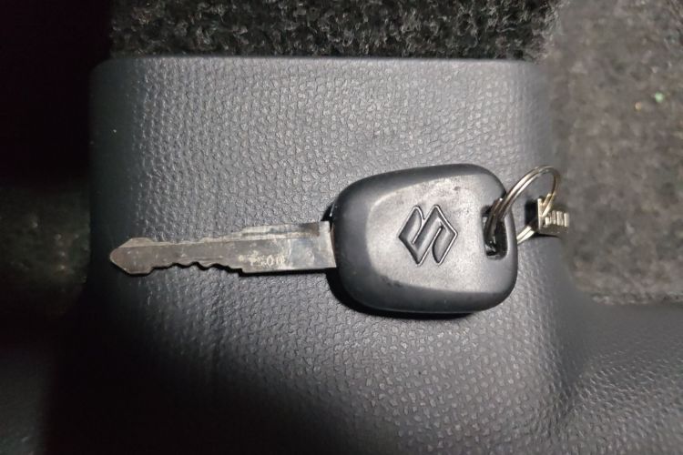 铃木 雨燕 2013款 1.5L 自动20周年限量版中控内饰11