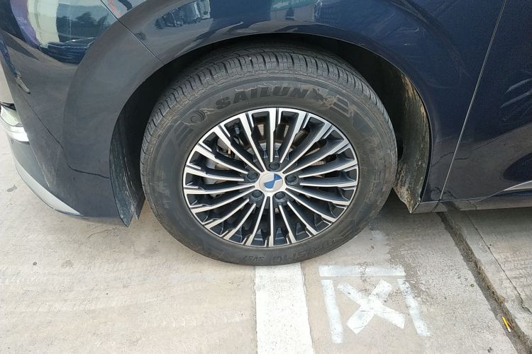 腾势D9 2022款 DM-i 970 四驱尊荣型车身外观35