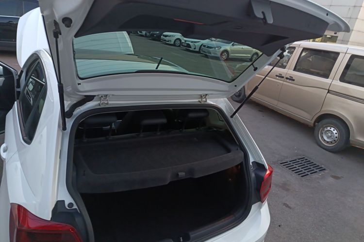 大众 Polo 2019款 Plus 1.5L 自动炫彩科技版机舱底盘23