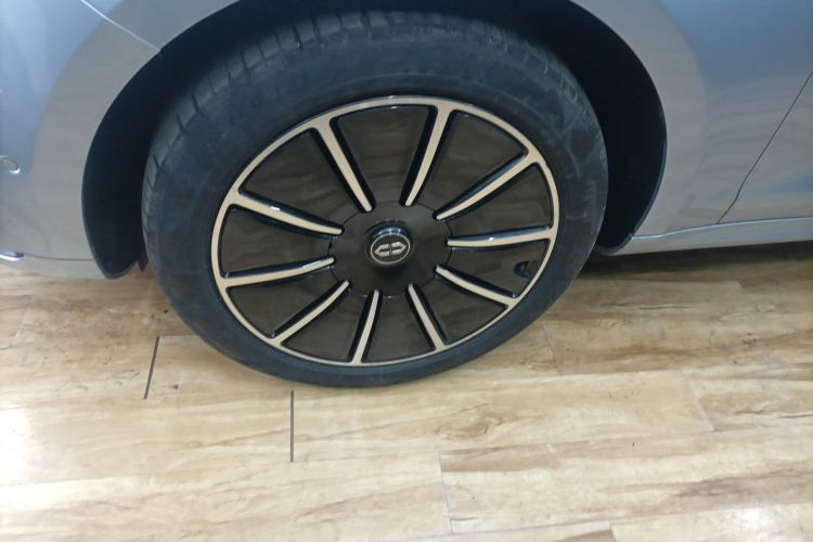 鸿蒙智行 问界M5 2022款 增程四驱旗舰版车身外观6001