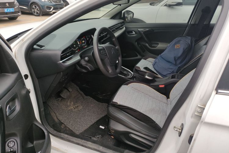 雪铁龙C3-XR 2021款 190THP DCT致尚版中控内饰19