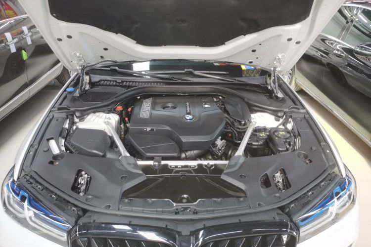 宝马5系 2020款 525Li M运动套装机舱底盘24