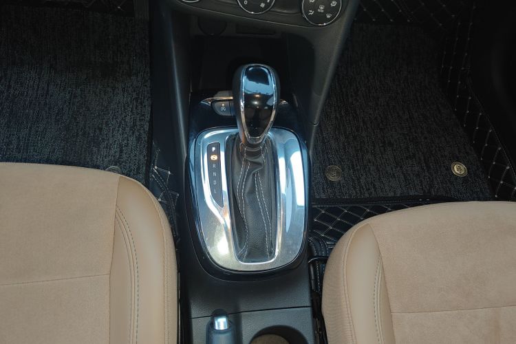 别克 凯越 2018款 15N CVT豪华型中控内饰18