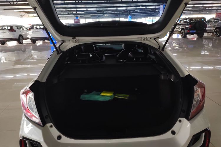 本田 思域 2021款 HATCHBACK 220TURBO CVT潮酷控机舱底盘23