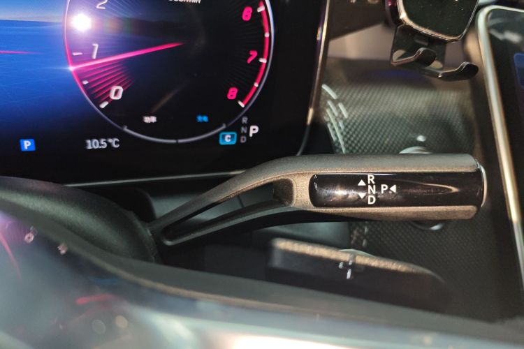 奔驰GLC 2024款 GLC 260 L 4MATIC 动感型 5座中控内饰18