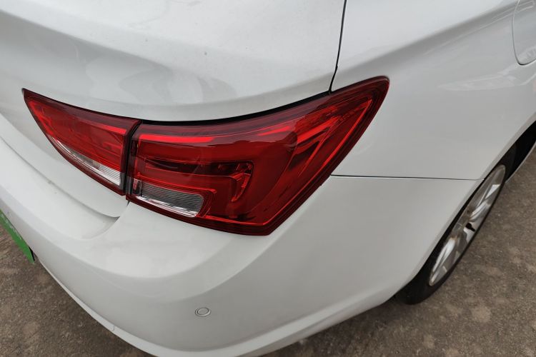 别克 威朗 2019款 三厢 20T 双离合领先型车身外观9