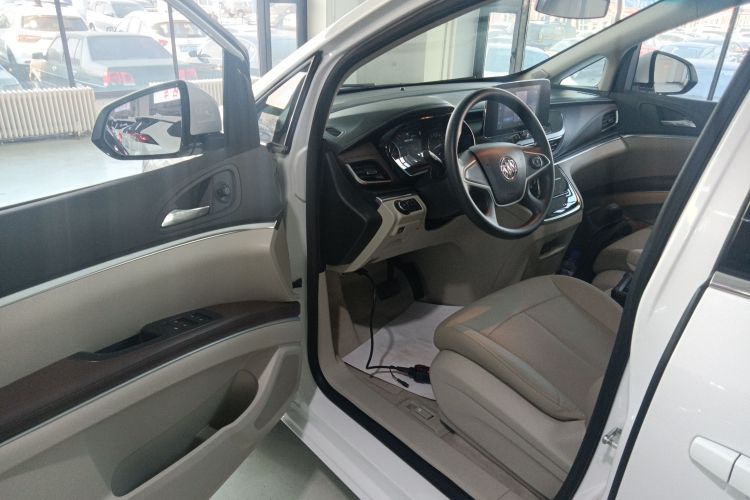 别克GL8 2022款 陆上公务舱 652T 舒适型中控内饰7003