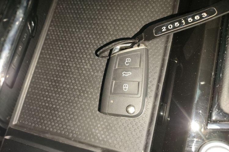 大众 帕萨特 2025款 出众款 380TSI 星空龙腾版中控内饰7001