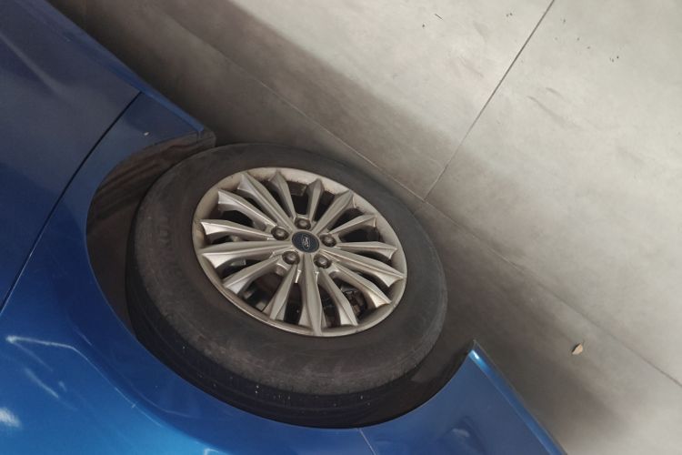 福特 福克斯 2020款 三厢 EcoBoost 180 自动锋潮型车身外观56