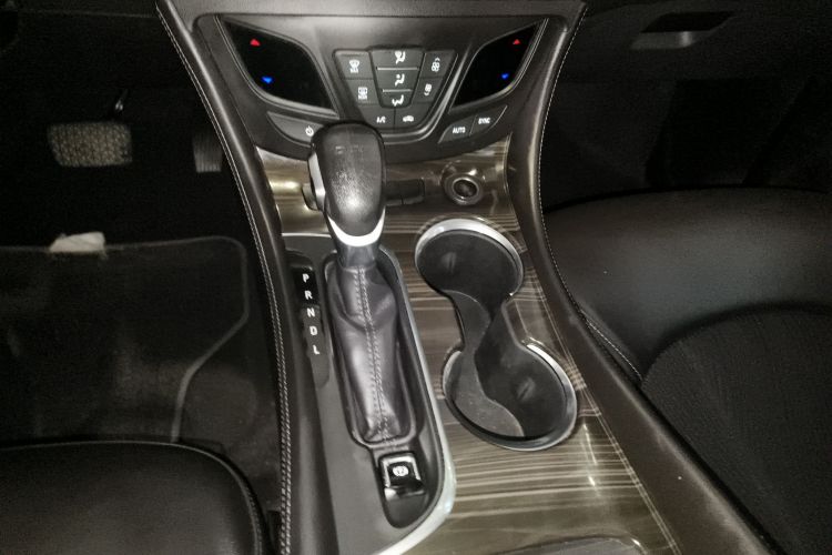 别克 昂科威 2018款 20T 两驱领先型中控内饰18