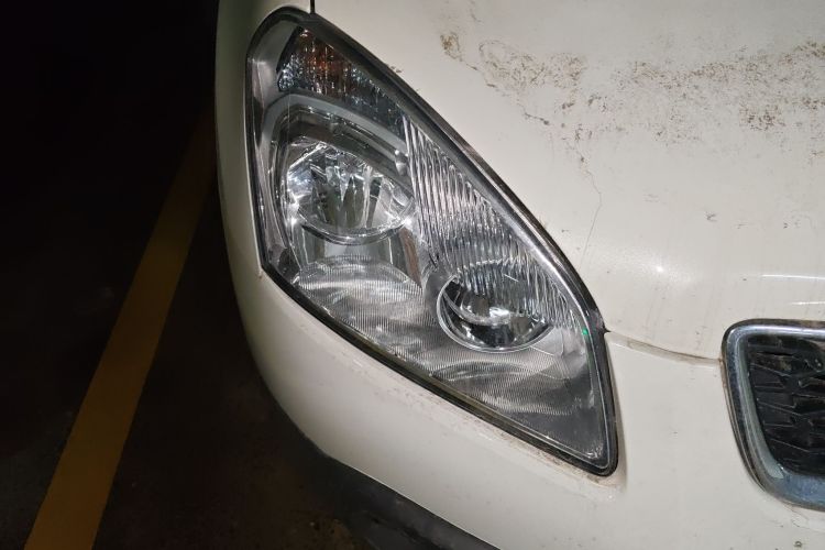 日产 逍客 2015款 2.0XL 酷火 CVT 2WD车身外观8