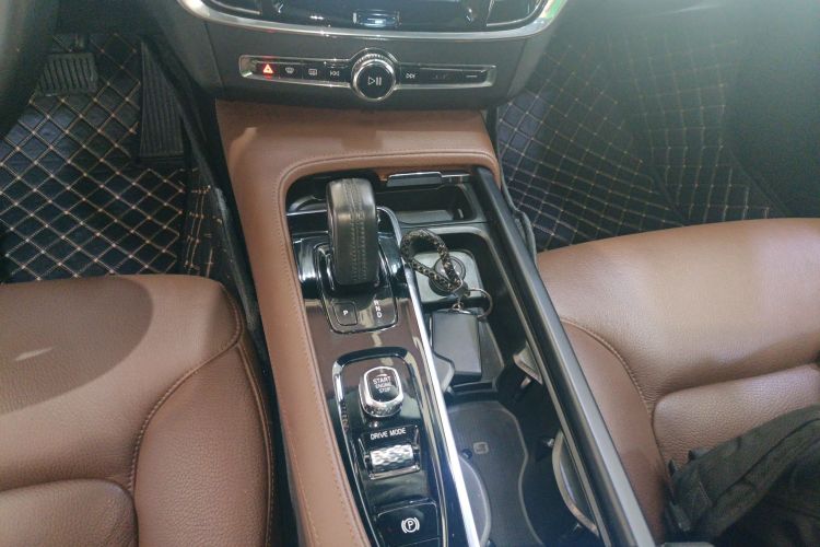 沃尔沃S90 2021款 B5 智逸豪华版中控内饰18