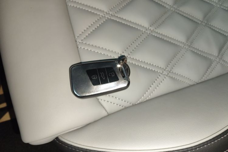 大众 迈腾 2023款 200万辆纪念版 330TSI DSG领先型中控内饰7001