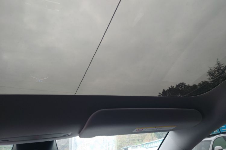 特斯拉 Model Y 2025款 改款 长续航全轮驱动版中控内饰22