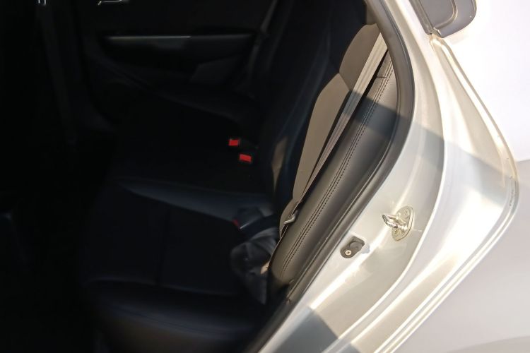 起亚K2 2015款 三厢 1.4L MT GLS中控内饰21