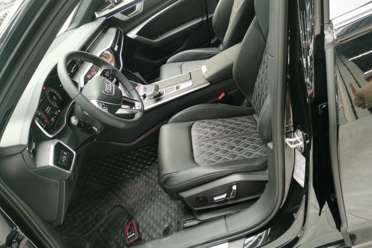 奥迪A6L 2024款 45 TFSI quattro 臻选动感型中控内饰19