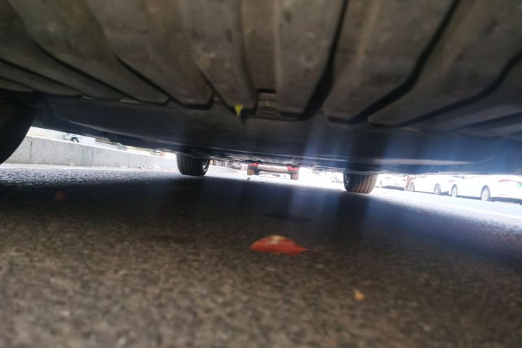 奔驰C级 2020款 改款 C 260 L 运动版局部细节9008