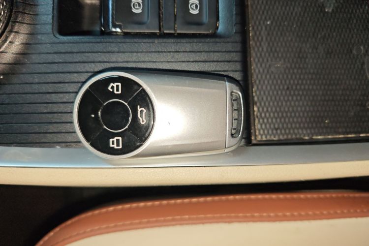 欧拉好猫 2022款 莫兰迪版 400km标准续航 尊贵型 三元锂中控内饰7001