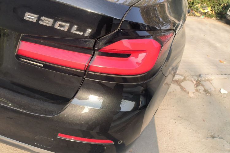 宝马5系 2022款 改款 530Li 领先型 豪华套装车身外观9