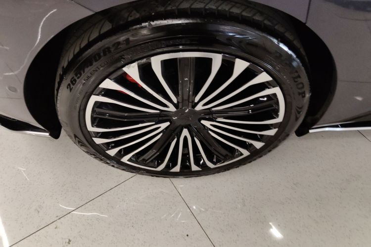 阿维塔12 2023款 700 三激光后驱奢享版车身外观6006