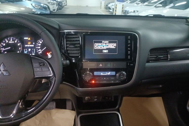 三菱 欧蓝德 2020款 2.4L 四驱致享版 7座中控内饰16