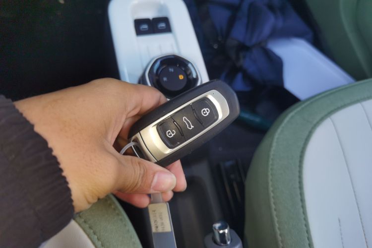 吉利银河 2025款 210km 熊猫骑士中控内饰11