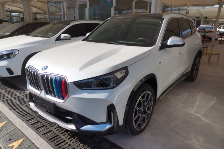 宝马X1 2023款 sDrive25Li X设计套装车身外观1