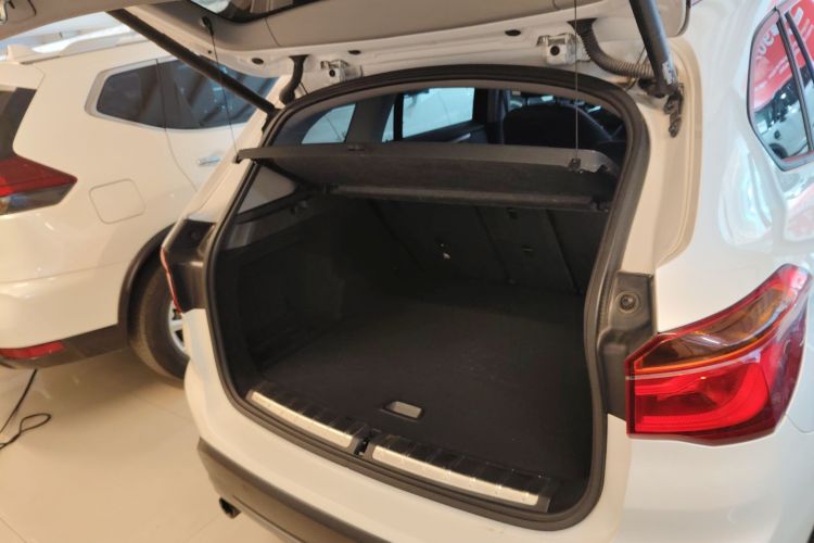 宝马X1 2016款 sDrive18Li 尊享型机舱底盘23