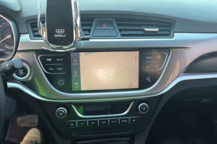 吉利汽车 帝豪 2017款 三厢百万款 1.5L CVT向上互联版中控内饰16