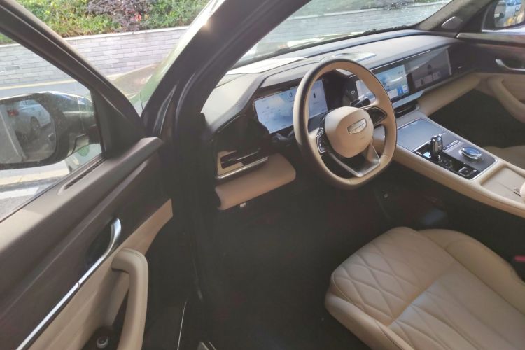 吉利汽车 星越L 2025款 东方曜 2.0TD 自动四驱望月版中控内饰7003