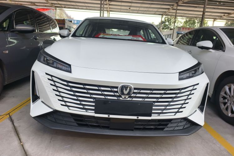 长安 逸动 2025款 蓝鲸 1.5T 500Bar尊贵型车身外观2